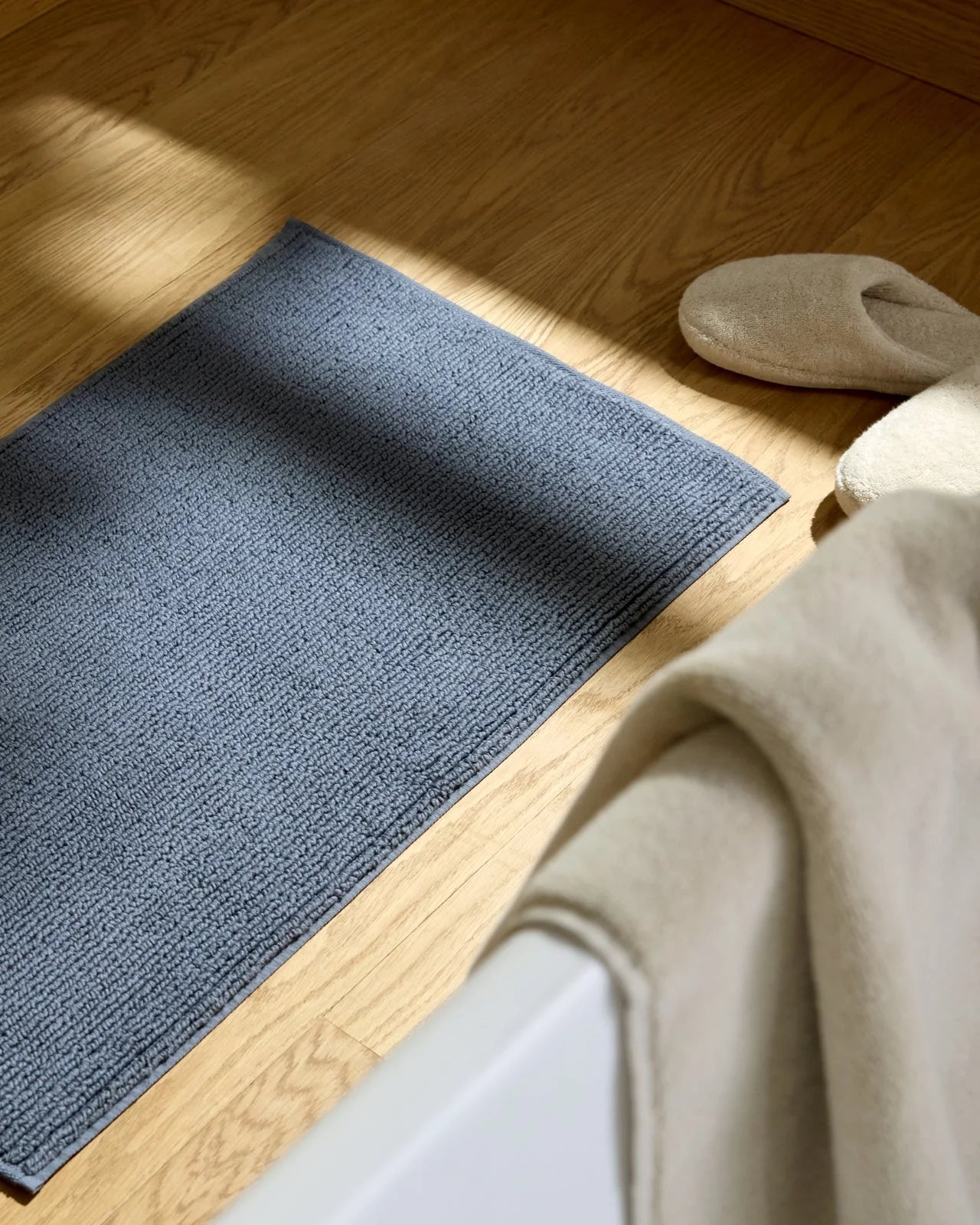 Serene® Signature Soft Rib Tub Mat 1