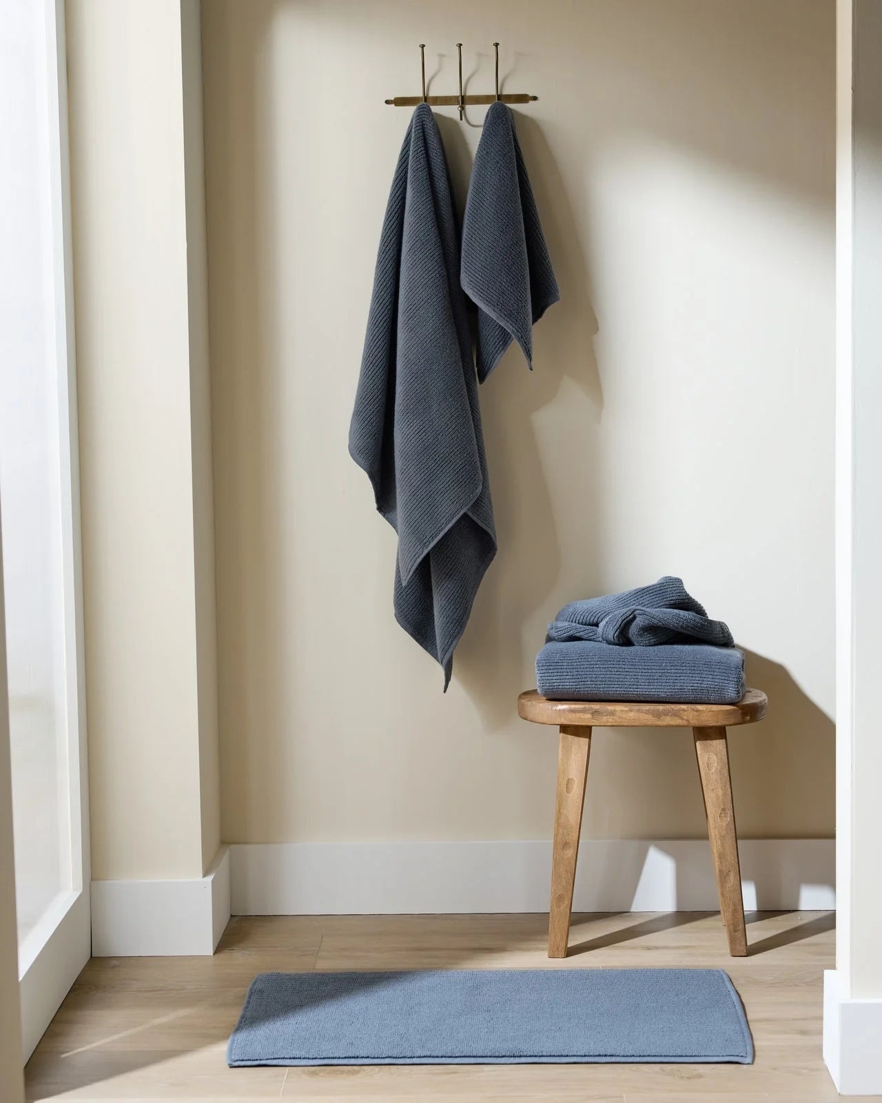 Serene® Signature Soft Rib Tub Mat 1