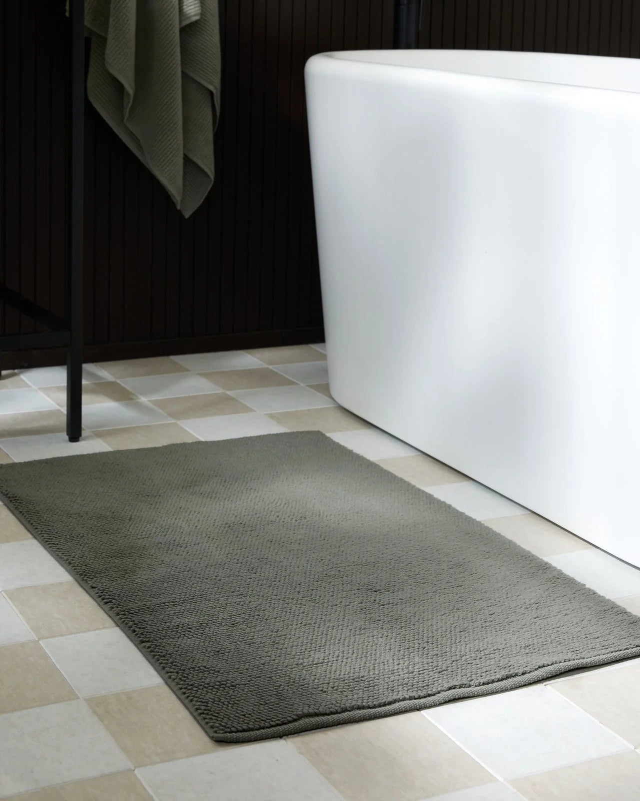 Serene® Signature Soft Rib Tub Mat 2