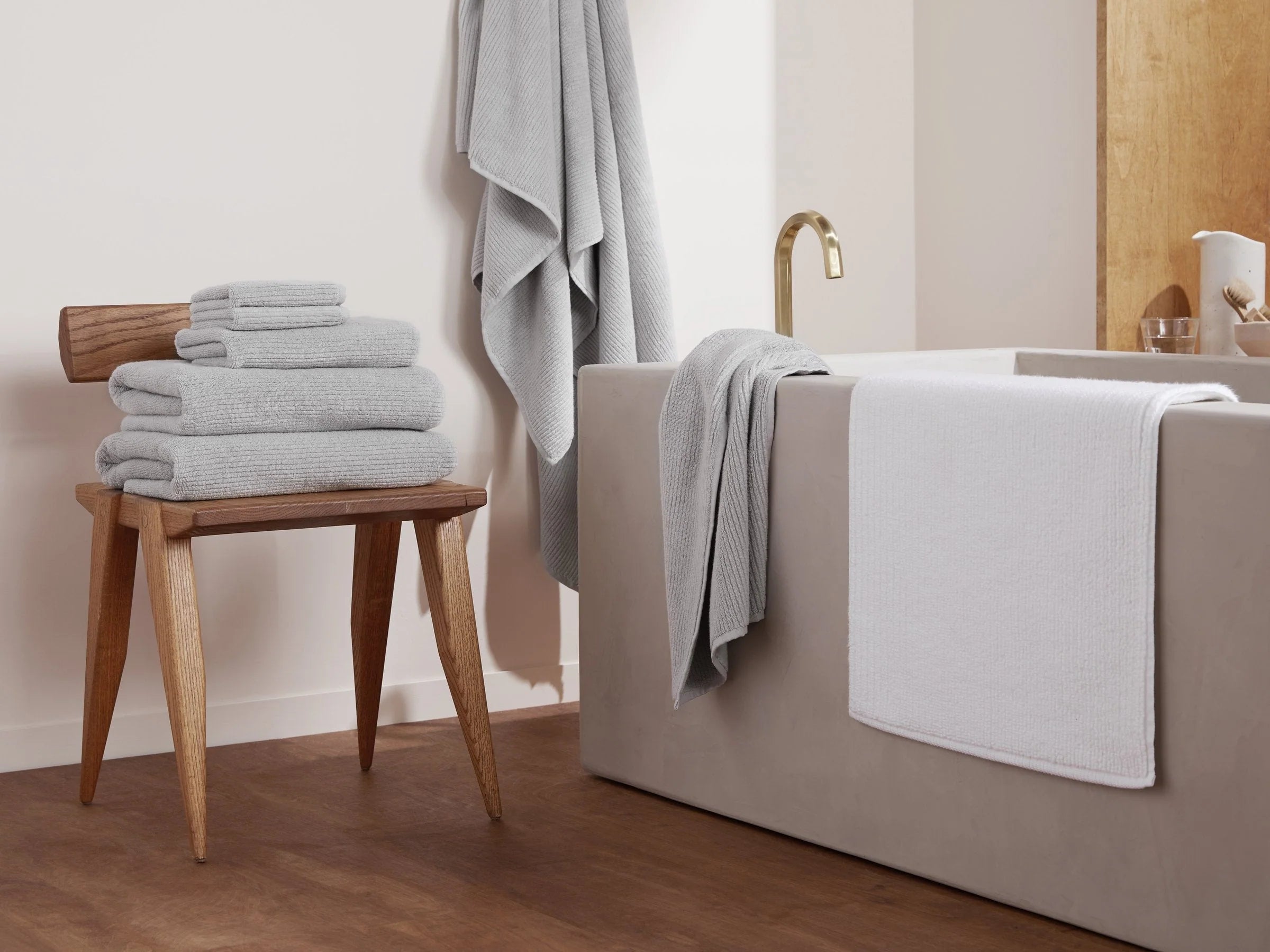 Serene® Signature Soft Rib Tub Mat 4